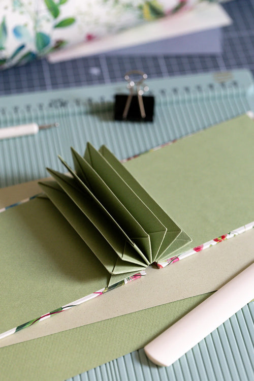 Custodia Orikata Flora